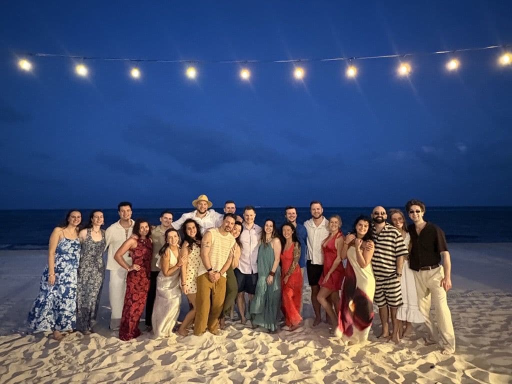 Vi-Leon Celebrates Founders Club Qualifiers with Trip to Cancun